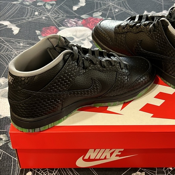 DS NIKE DUNK MID PREMIUM BLACK/GREY/GREEN HEADLESS HORSEMAN SZ MENS 8.5 NWT - Picture 5 of 10